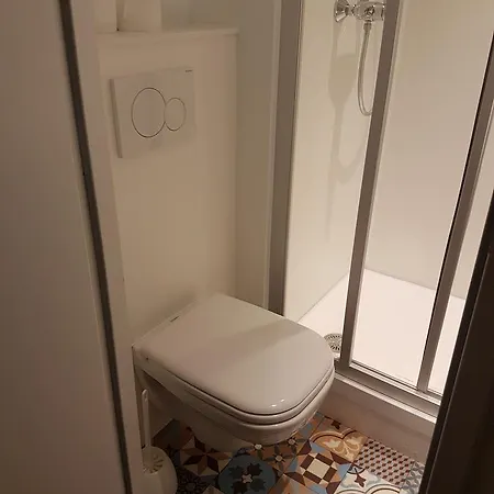 Hotelf1 Lyon Priest Otel *