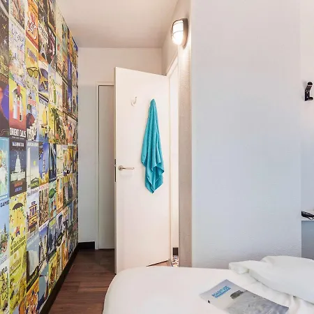 Hotelf1 Lyon Priest Otel