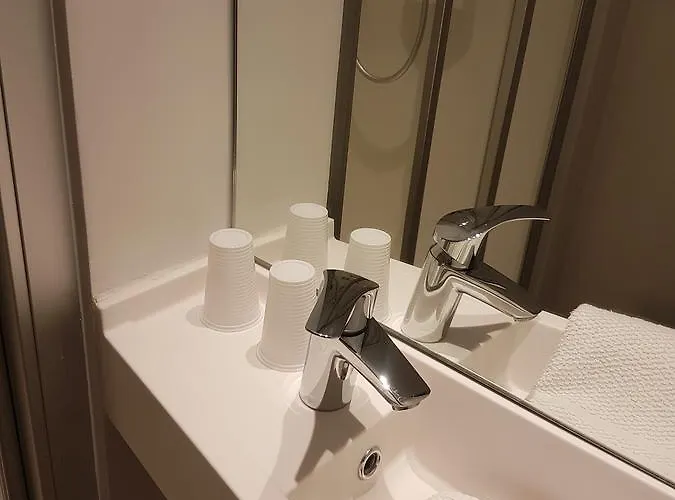 Hotel Hotelf1 Lyon Priest *